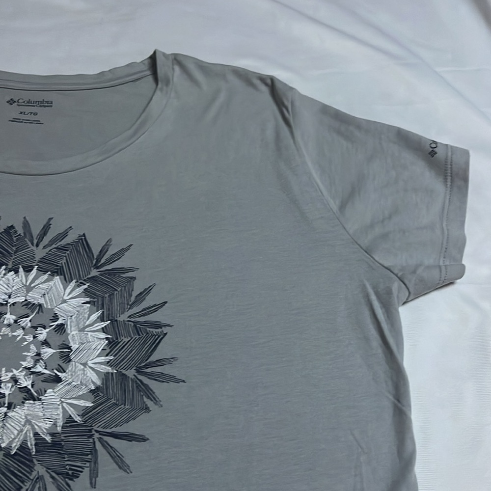 Columbia Short Sleeved Tshirt - Picture 5 of 9